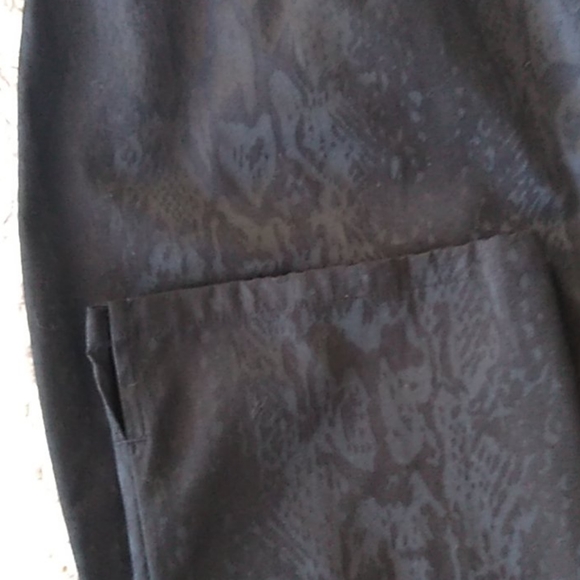 Inspired Cropped Pants - Picture 8 of 12